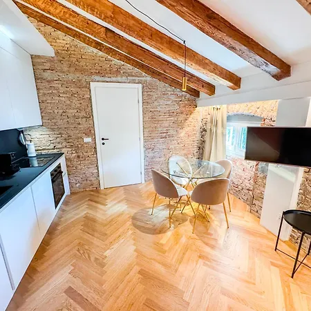Apartment Boulevard *