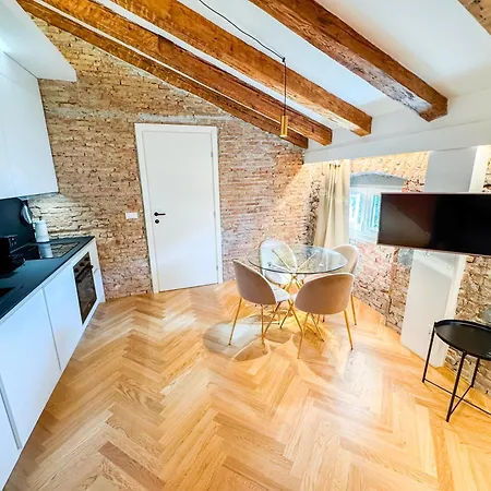Boulevard Apartment
