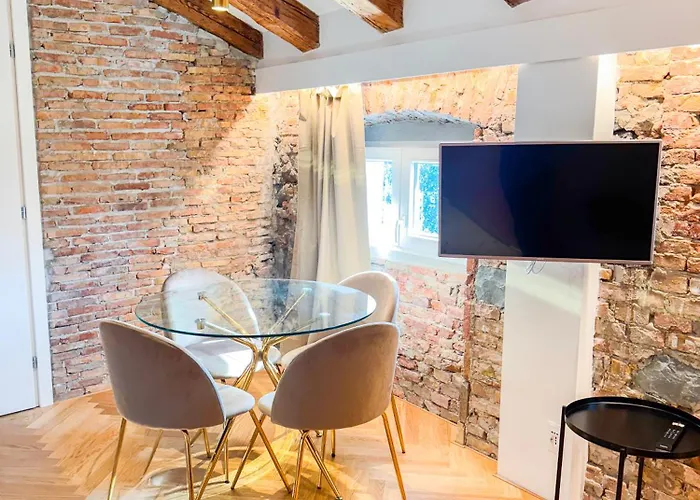 Boulevard Apartment *