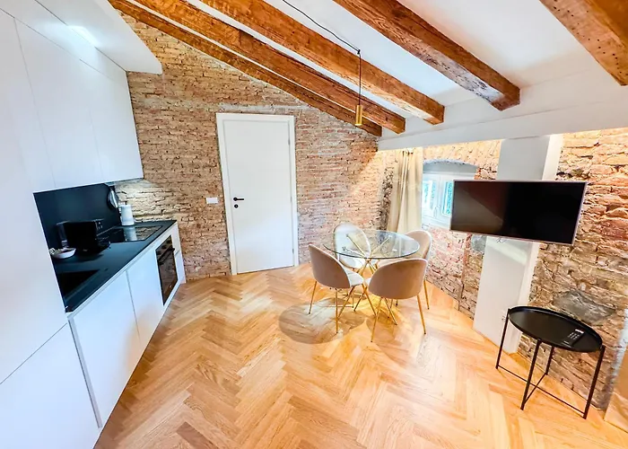 Apartment Boulevard *